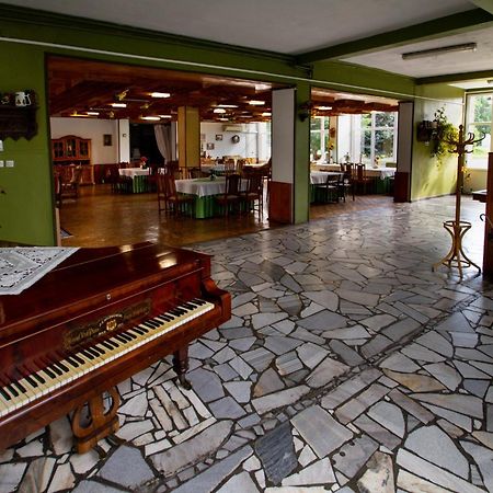 Zajazd Grodek Bujak Robert Naclegi I Restauracja Grodkow  Extérieur photo